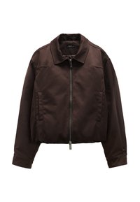 Brązowa krótka kurtka z kołnierzykiem, z przodu na zamek błyskawiczny i bocznymi kieszeniami. Materiał jest gładki o matowym wykończeniu.