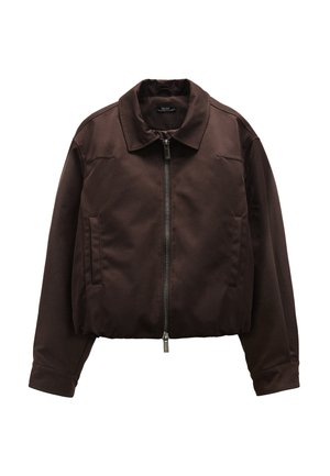 Brązowa krótka kurtka z kołnierzykiem, z przodu na zamek błyskawiczny i bocznymi kieszeniami. Materiał jest gładki o matowym wykończeniu.