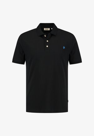 Črna polo majica iz bombaža, s kratkimi rokavi, z razporkom s tremi gumbi in majhnim modrim logotipom na levi prsni strani.
