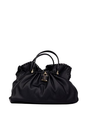 Borsa a mano in pelle nera con texture, parte superiore arricciata, doppi manici e piccolo lucchetto dorato con la lettera "E".