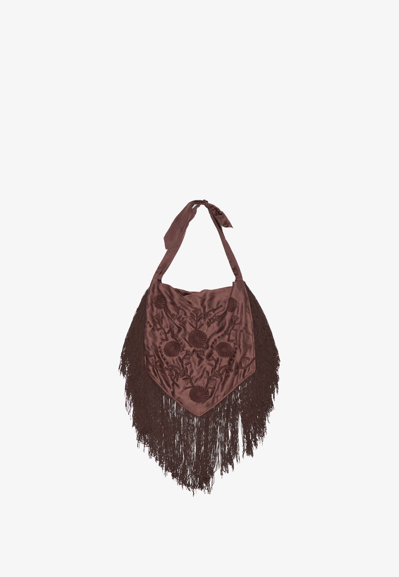 Brązowy jedwabny szalik z kwiatowym haftem i długimi frędzlami, o trójkątnym kształcie i troczkach do bezpiecznego noszenia.