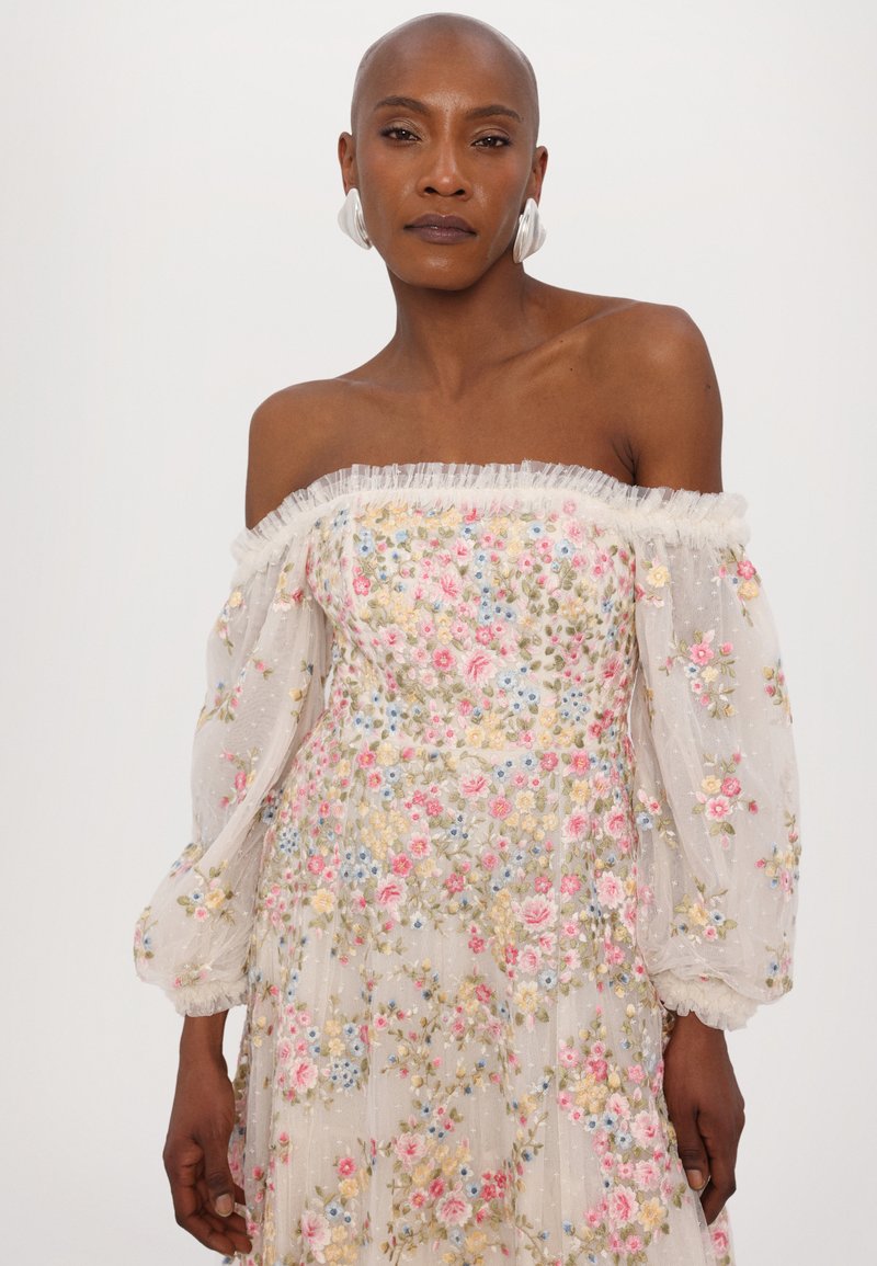 Needle & Thread LUNARIA WREATH OFF SHOULDER LONG SLEEVE GOWN - Occasion wear - cream/off-white - Zalando.ie Needle & Thread LUNARIA WREATH OFF SHOULDER LONG SLEEVE GOWN - Occasion wear - cream/off-white - Zalando.ie