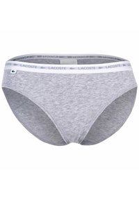Slip in cotone grigio con una texture liscia, dotato di una vita bianca con il nome del marchio "Lacoste" stampato in un motivo ripetuto.