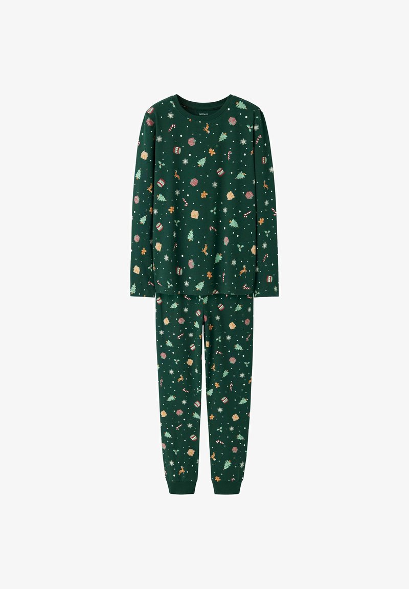 Groene pyjamapakket met lange mouwen met een feestelijk patroon van bomen, versieringen, suikerrietjes en sneeuwvlokken in verschillende kleuren. Katoenen materiaal.