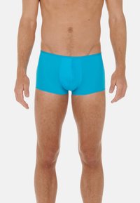 Boxer da uomo turchesi realizzati in un materiale elastico, con una finitura liscia e un design aderente con una vita media.