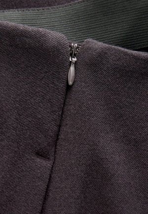 Next WARM HANDLE MIDI - A-silueta svārki - burgundy red