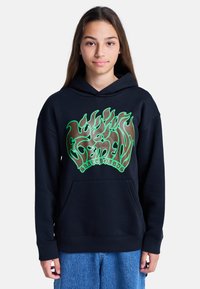 Felpa nera in cotone con un design a fiamma verde neon e la scritta "skateboards". Stile pullover con tasca frontale.