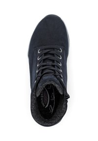 Stivale alla caviglia blu scuro in suede, con occhielli in metallo, lacci spessi e una morbida foderatura interna in peluche. Motivo del logo discreto all'interno.
