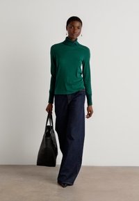 Marc Cain Topper langermet - dark jade green