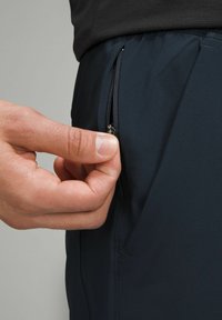 lululemon Sportiniai šortai - true navy