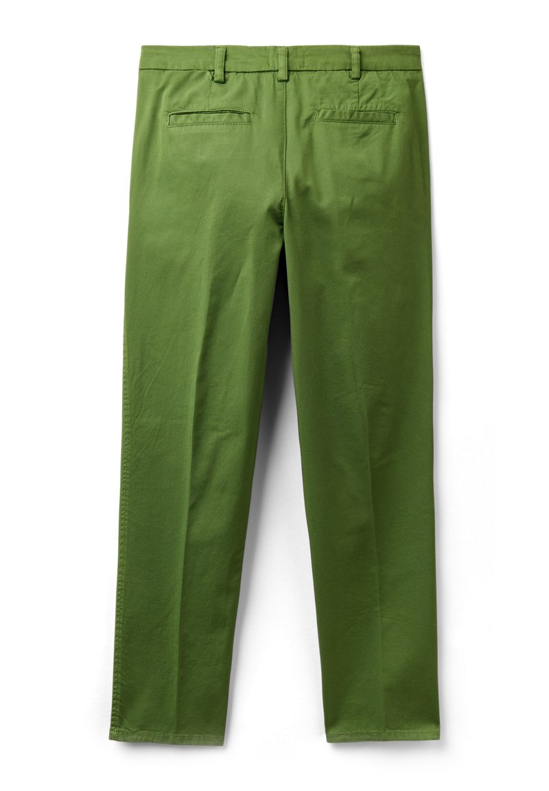 Pantalons en coton verts avec une coupe droite, comportant deux poches arrière, des passants de ceinture et une texture subtile.
