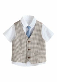 Camisa blanca de manga corta con cuello, corbata azul clara y chaleco beige a cuadros con botones para niño.