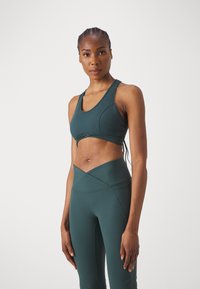 Sweaty Betty ULTRA LITE WRAP BRA - Reggiseno sportivo con sostegno leggero - trek green