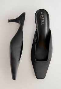 REGULAR FIT - FOREVER COMFORT CHISEL CLOSED TOE - Mules de tacón - black