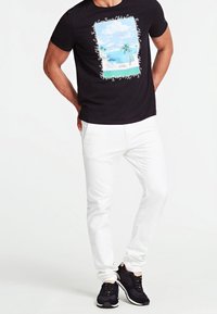 Guess Camiseta estampada - black