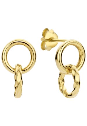 Boucles d'oreilles clous en or avec un anneau circulaire lisse attaché à un anneau plus petit torsadé, présentées sur un fond blanc.