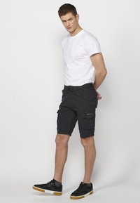 Koroshi BERMUDA  - Kratke hlače - black