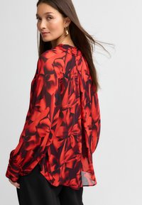 Next REGULAR FIT - Bluse - red bow print