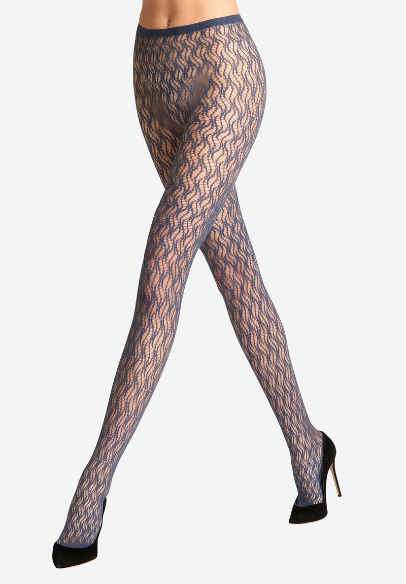 Collant a rete blu navy con un motivo a onde, texture trasparente e vita alta, abbinati a tacchi alti neri.