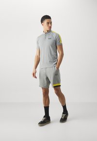 EA7 Emporio Armani Pantalones deportivos - grigio chiaro