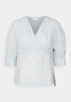Hele sinine lühikeste varrukatega topp, millel on V-kaelus ja pleeditud disain. Valmistatud siledast kangast, oma puffed varrukate ja külgvaga.
