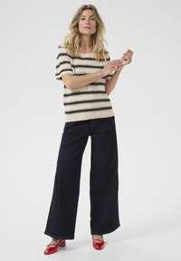 Cream DELA ZIGZAG - Strickpullover - birch and/black stripe