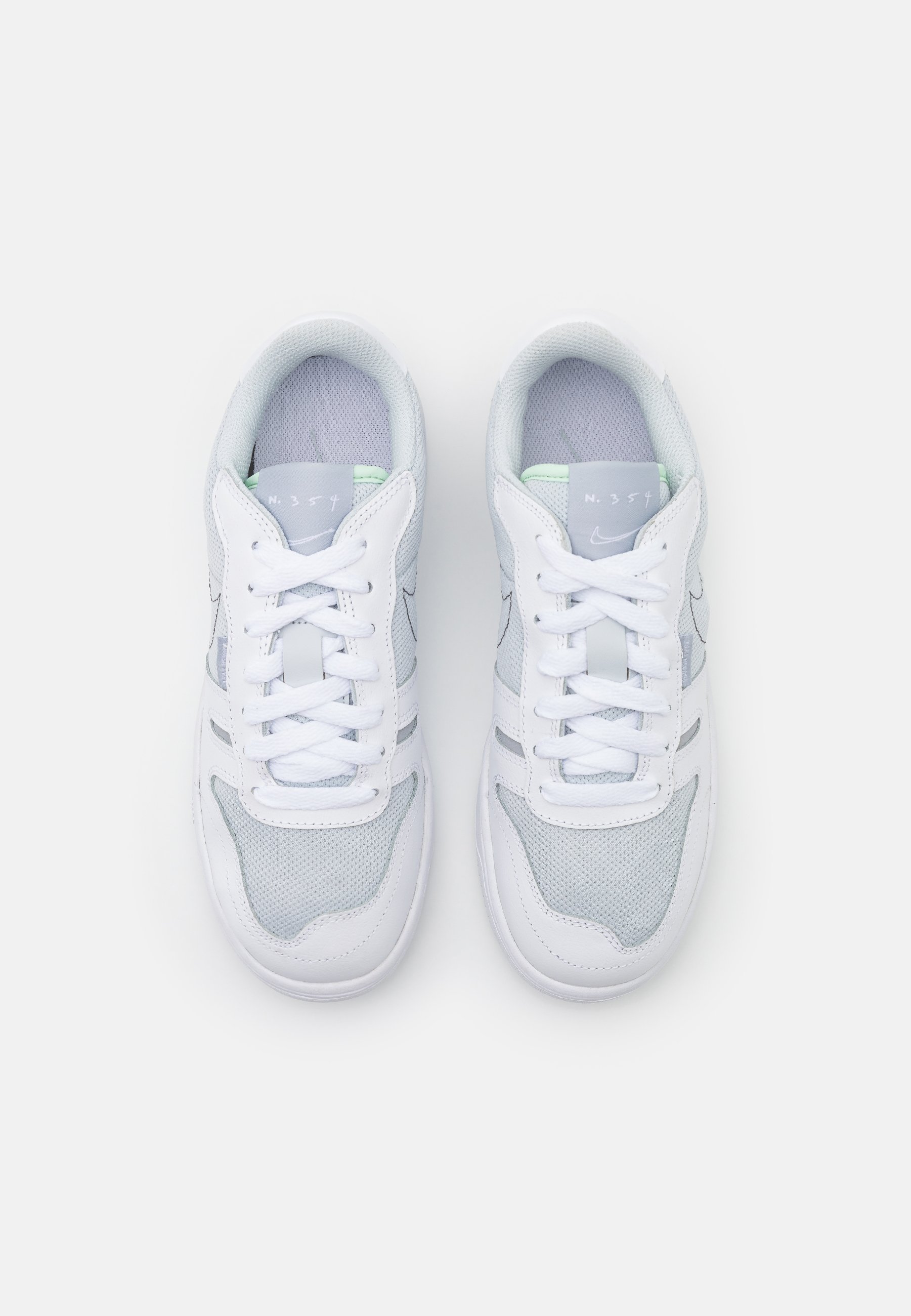 Nike Sportswear SQUASH TYPE - Sneakers laag - summit white/white/black/vast  grey/Grijs - Zalando.be