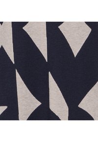 Tissu présentant un motif géométrique en bleu marine foncé et crème, avec des angles vifs et une texture lisse. Convient à divers designs.
