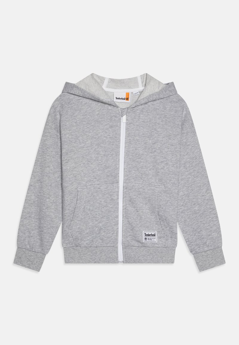 Grå sweatshirt med huva, framdragkedja och två sidfickor. Har ribbade muddar och en vit etikett längst ner till vänster. Mjuk tyg.