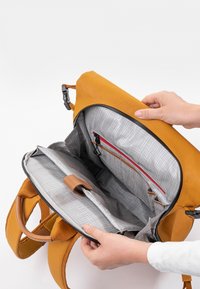 Aunts & Uncles FUKUI - Tagesrucksack - butterscotch