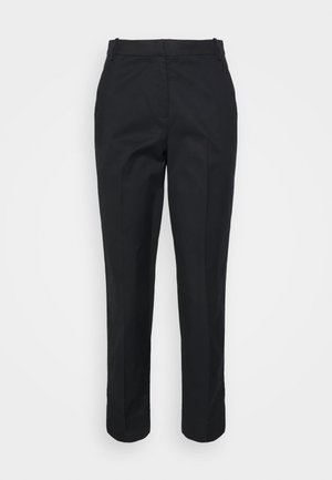 Musta housut, joissa on sileä pinta, räätälöity istuvuus, suorat lahkeet ja keskikorkea vyötärö, puhtaat linjat ja ei näkyviä kuvioita.