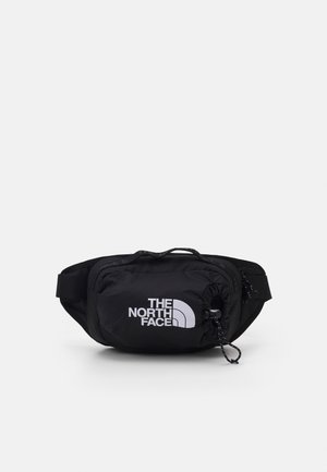 Sort bæltetaske med justerbar rem, lynlåslomme foran og The North Face-logo i hvid foran på midten.