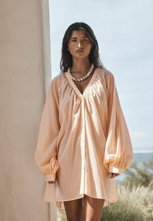 Next, REGULAR FIT - VOLUMINOUS BEACH SHIRT . - Strand accessories - apricot