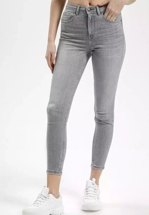 - Jeansy Skinny Fit