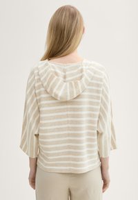 Beige-weiße gestreifte Kapuzenjacke im entspannten Schnitt, aus leichtem Material und mit Kapuze; ausgestattet mit Dolmanärmeln und geradem Saum auf der Rückseite.