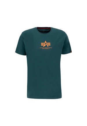 Tmavě modré bavlněné tričko s kulatým výstřihem, na přední straně s oranžovým grafickým logem. Krátké rukávy a jednoduchý design.