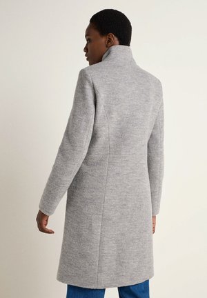 Grau melierter Wollmischmantel mit hohem Kragen, langen Ärmeln und einer strukturierten Passform. Verfügt über eine gerade Silhouette und eine weiche Textur.