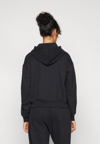 ONLY Play ONPPENNY LIFE HOOD SHORT BRUSH - Jaka ar rāvējslēdzēju - black/silver