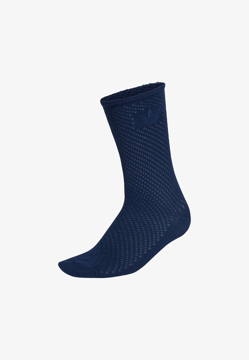 Chaussette courte bleu marine avec motif en mesh texturé et logo subtil Adidas trefoil près du bord supérieur.