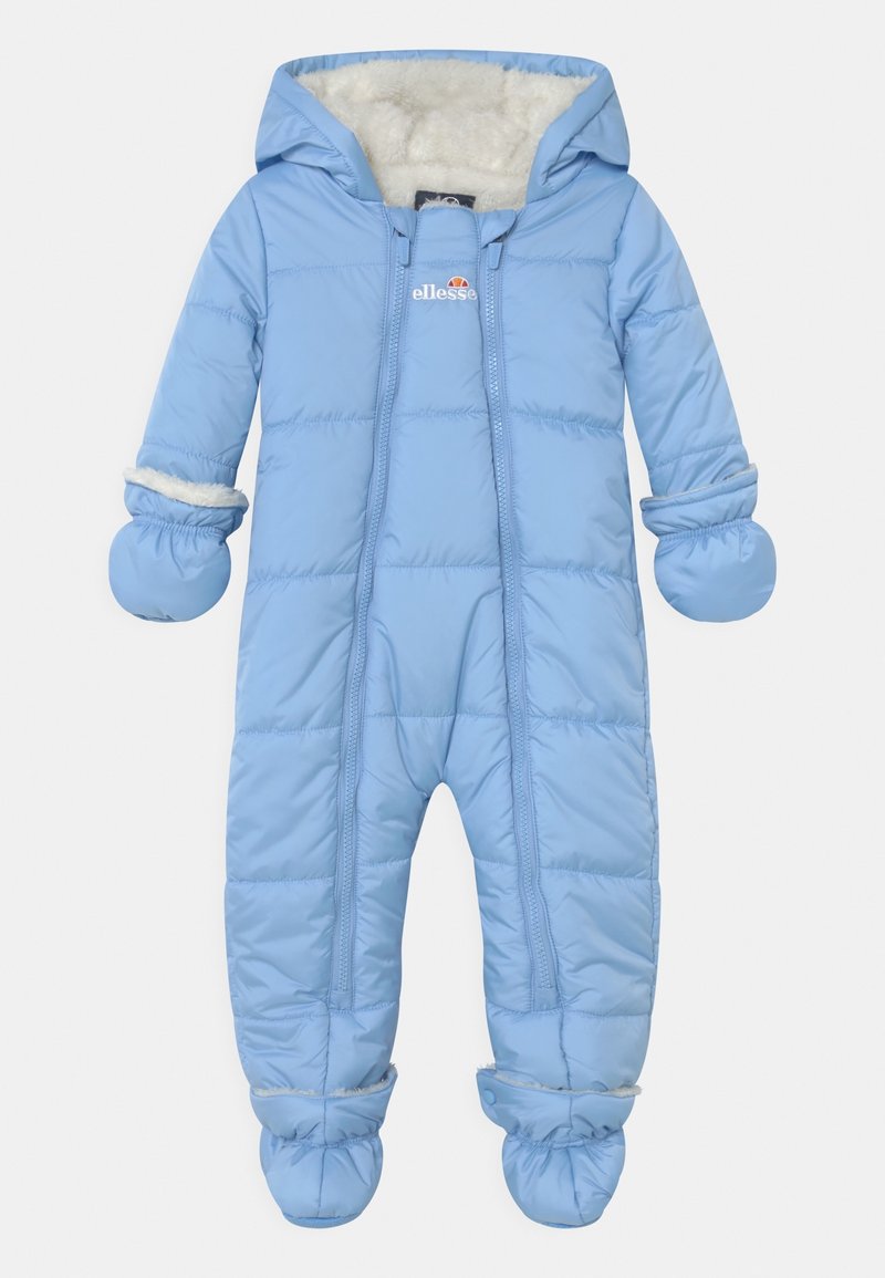 Combinaison de neige bébé bleu clair avec moufles et chaussons attachés, capuche doublée en polaire blanche et fermetures éclair à l'avant.