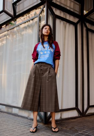 Bershka, BUTTON CULOTTE - Short - dark brown