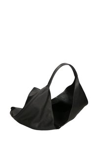 Borsa a tracolla in pelle nera con un design asimmetrico unico, dotata di un manico singolo e apertura superiore. Esterno testurizzato, interno spazioso.