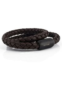Pulsera trenzada de cuero marrón oscuro con un cierre negro liso, que presenta un diseño minimalista y una textura sutil en el trenzado.