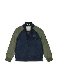 Marineblå bomberjakke med grønne ærmer, ribbede manchetter og kant, trykknaplukning, to sidelommer og mærkelogo på brystet.