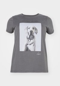 Harmaa t-paita, jossa on graafinen painatus koirasta kaulaketjuineen, lyhyet hihat, pyöreä pääntie ja teksti "cool girl vibes" alakulmassa.