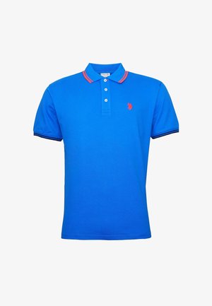 Blå polo t-shirt lavet af bomuld, med en ensfarvet farve, tre-knaps lukning, kontrasterende røde og marineblå striber på kraven og ærmerne.