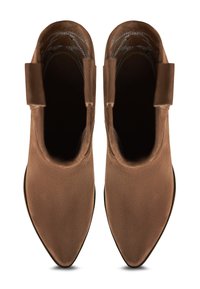 Cizme negre din suede cu gleznă, cu o textură netedă, vârfuri ascuțite și două panouri laterale pentru îmbrăcare ușoară. Design minimalist cu o siluetă elegantă.