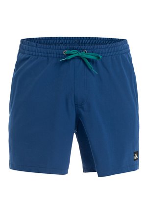 Niebieskie kąpielówki wykonane z lekkiego materiału, z elastycznym paskiem w talii i turkusowym sznureczkiem, oraz naszywką z logo po lewej stronie.