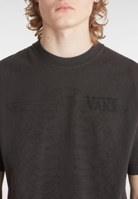 Vans MTE RIBCAGE REVERSIBLE - Triko s potiskem - black