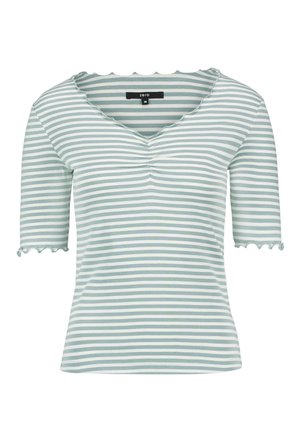 Top da donna a maniche corte in maglia coste con righe orizzontali verde chiaro e bianche, bordi smerlati e scollatura a V arricciata.